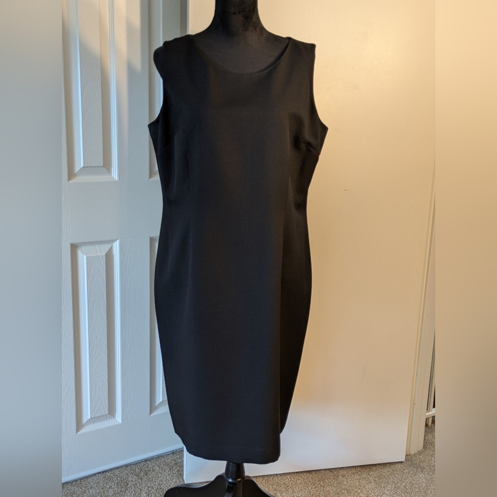 Elegant Black Sleeveless Dress, 16